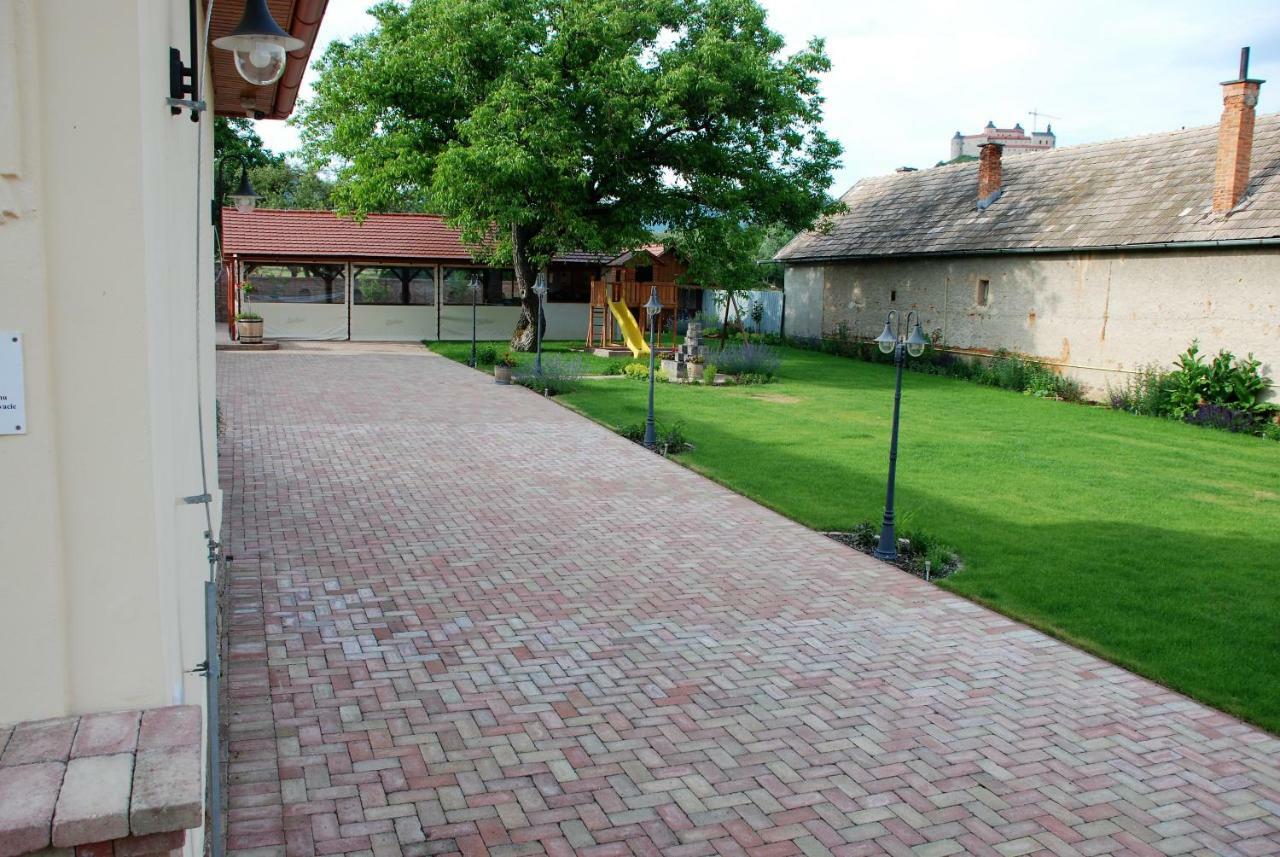 Krásnohorské Podhradie Ubytovanie Tri Ruze מראה חיצוני תמונה